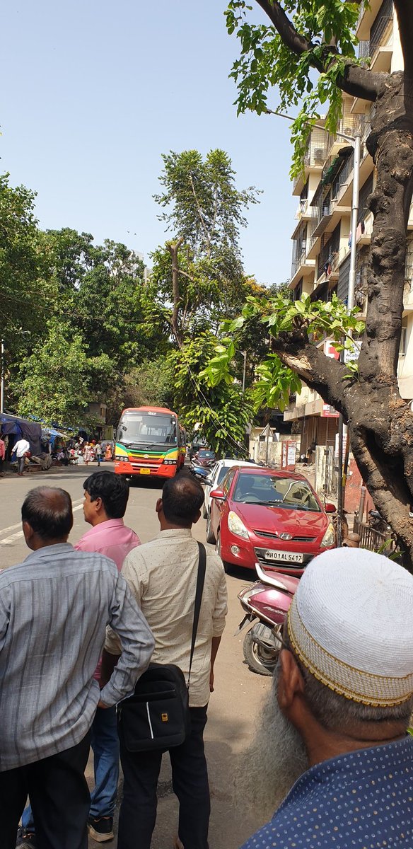 SlightBounce's tweet photo. Grantroad station bus drivers wait, relax, chill, since 30minutes gap. But they don't feel to work . Poor bus department.  @mumbaitraffic @MTPHereToHelp https://t.co/bPEASZBojY