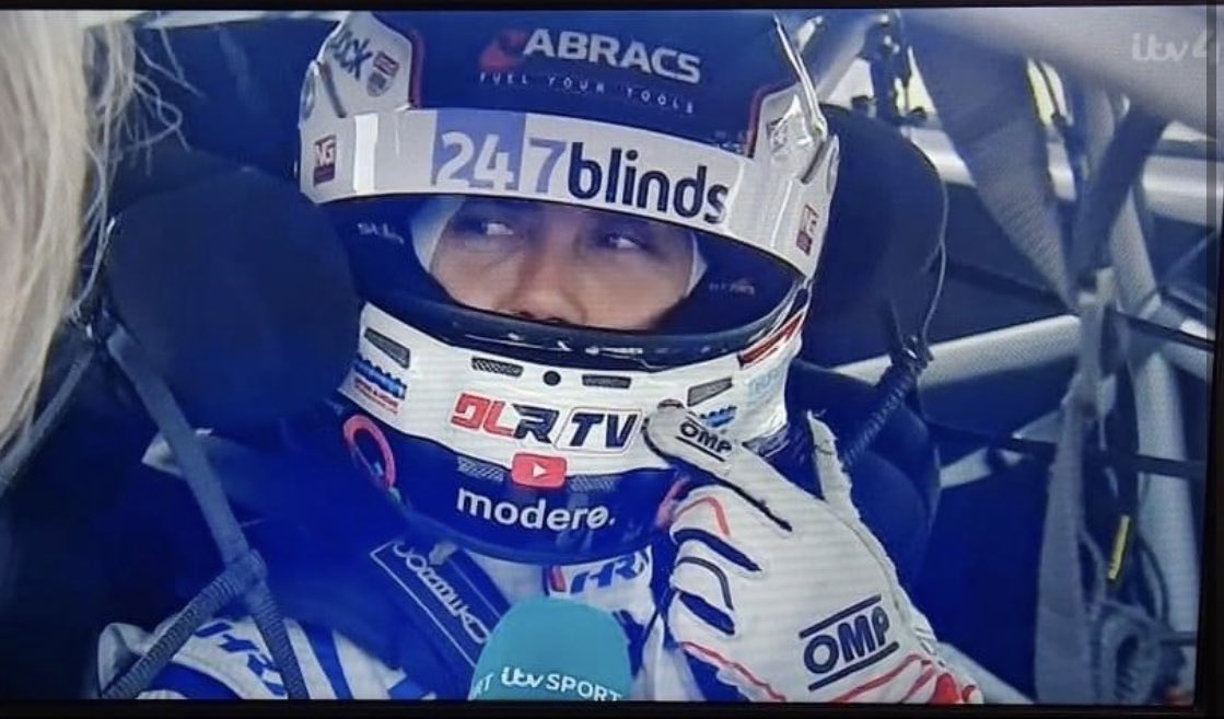 Daniellloyd23's tweet photo. New DLR TV vlog is out! 😄😄🏁🏁

https://t.co/oA93igkd7h https://t.co/k7FNwulCFM