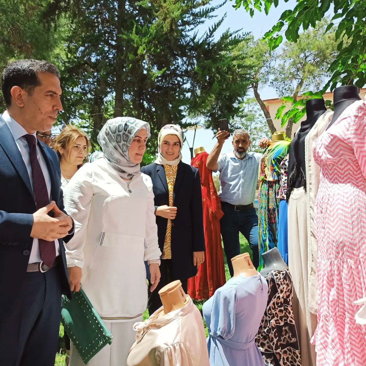 SurucGitam's tweet photo. Suruç Girişimcilik ve Tasarım Merkezi ve Halk Eğitim Merkezinin Ortaklaşa Düzenlemiş olduğu Sergide Öğrencilerimizin Yaptığı Ürünler ile yerimizi aldık.Sayın Kaymakamımız Kenan AKTAŞ���ın Katılımlarıyla açılışımız Gerçekleşmiştir.@SurucKultur @surucbld @suruckymkmligi @ICMPD_Turkey https://t.co/RDTSaePDoj