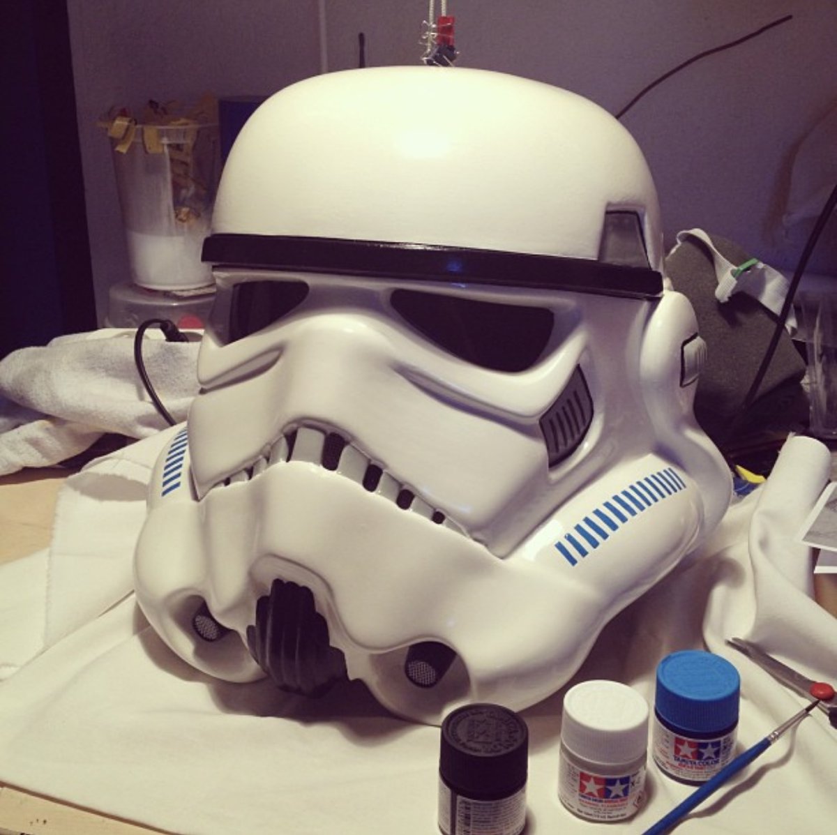STARMASTERXX's tweet photo. Part5 I started with "paper kraft": paper, resin, putty and sanding for days and nights. It took me several months to make one such helmet! So I continued my search for the perfect workflow.🔎
Last part TBC⏩
#STARMASTER #STARWARS #VRGO #NFT https://t.co/9AsLhQ4zPb
