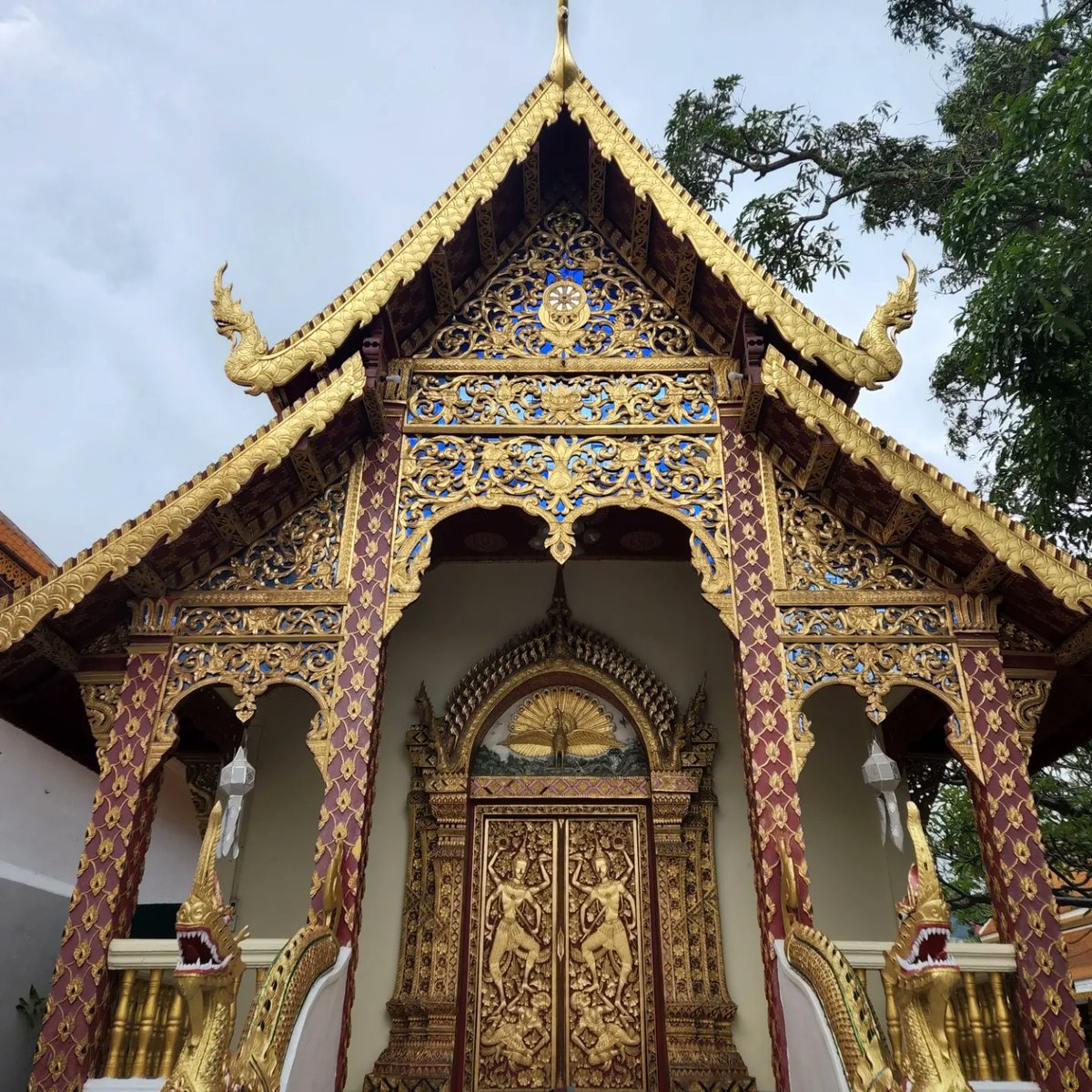 MasroorLK's tweet photo. Visiting Doi Suthep was indeed a privilege! The beautiful road up was matched by the stunning temple High up in the mountains, a true must do if you are ever in Chiang Mai! https://t.co/bJViYqqXoa