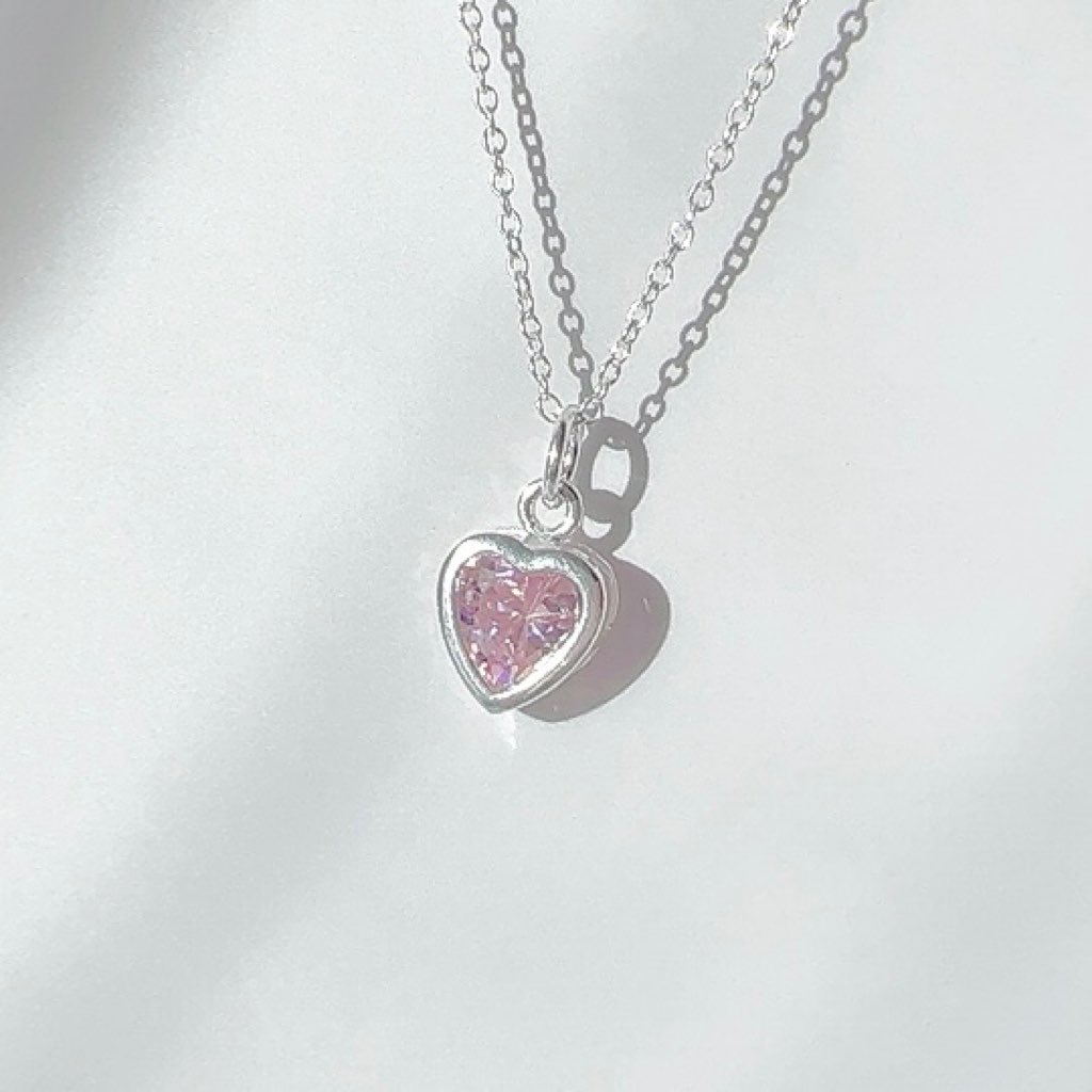 แจก!!! สร้อยคอ Rose Quartz (cz) ทุกวันคู่ ตลอดเดือน มิ.ย.65

♡กติกา RT+FOLLOW

💕Rose Quartz ✦หินแห่งความรักโรสควอตซ์

ความเชื่อ : เป็นหินแห่งความรัก/การให้อภัย เสริมดวงด้านมิตรภาพ/ทำให้เป็นที่น่ารักใคร่/เสริมสร้างความสัมพันธ์ที่โรแมนติกกับคนรัก

🧸✨ประกาศที่ ig story (21:00)