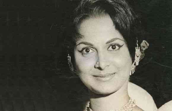 myselfarpita's tweet photo. Waheeda Rahman has played both mother and lover to Amitabh Bachchan . She played his love interest in ‘Adalat’ (1976) and mother in ‘Trishul’ (1978).
From - Scoopwhoop
#filmyfriday #filmyfacts #bollywoodfacts #bollywood #like4likes #likeforfollowback #followforfollowbacks https://t.co/qwvqiyXuR3
