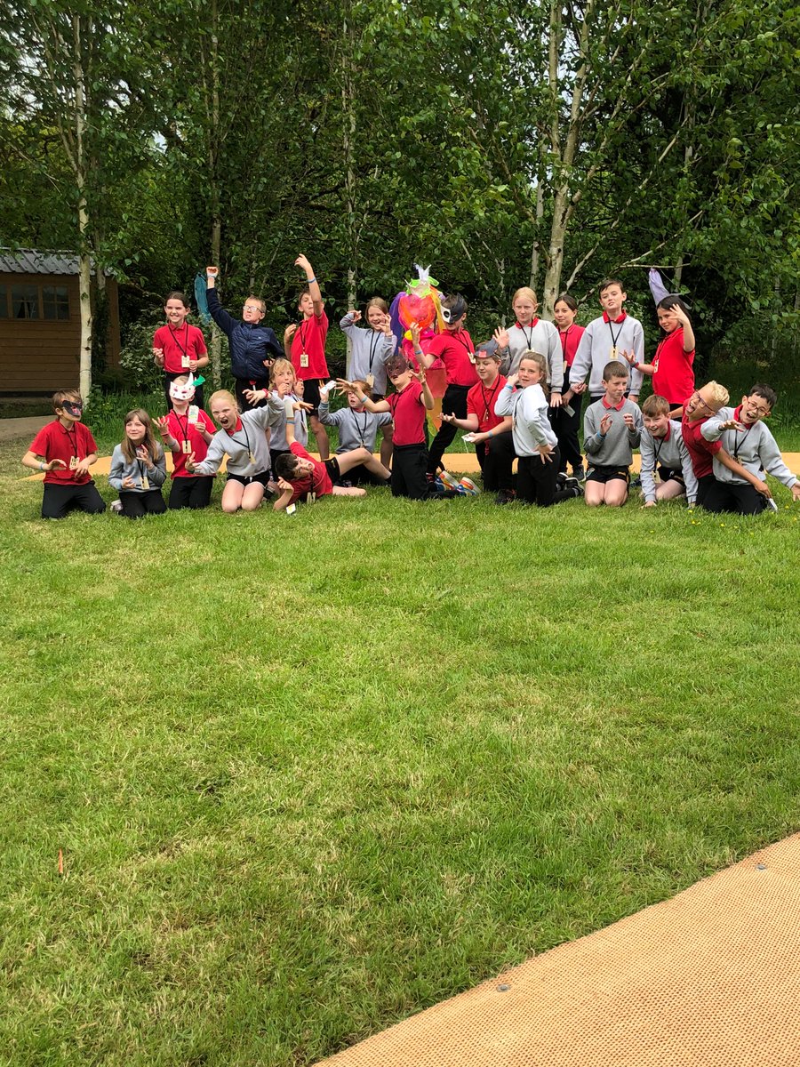 CarrigleaNS's tweet photo. 3rd & 4th class had a super time at The Blackwater Valley Opera Festival with @MGWaterford @B_V_O_F 🎭 @SandraOman1
They designed costumes, performed a song, listened to the orchestra rehearse, got a backstage tour and met a costume designer who worked with Judi Dench! 😎🤩⭐️ https://t.co/40T77arXO6