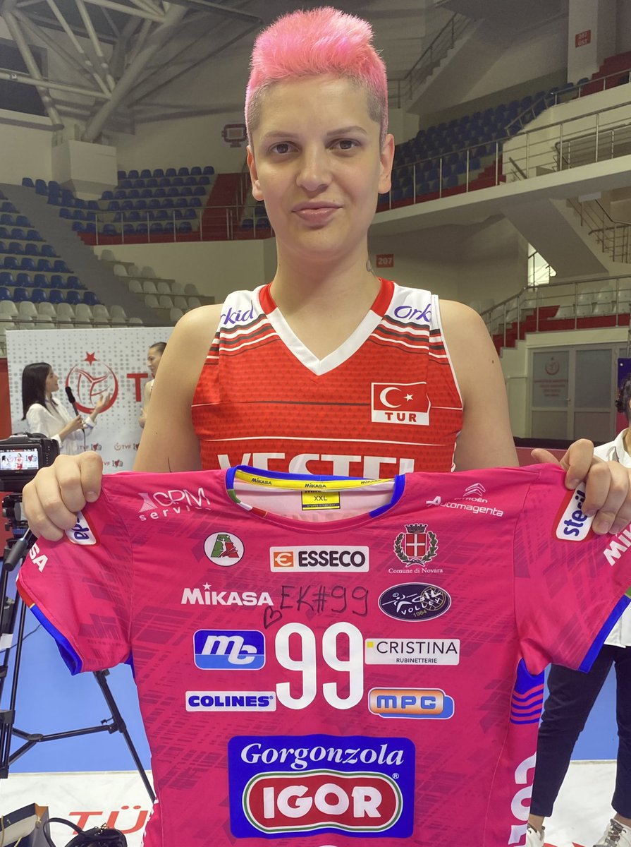 🎉 Hazır Ebrar Karakurt videosu da yayınlamışken, daha fazla beklemeyelim.

🐺 Blackwolf imzalı Novara forması kazanmak için;

👀 Twitter'dan takip,

🤝 Bu tweeti retweetle,

👉 Kazanan 6 Haziran Pazartesi günü YouTube hesabımızdan açıklanacak.

🎥 youtube.com/c/4bir4bir