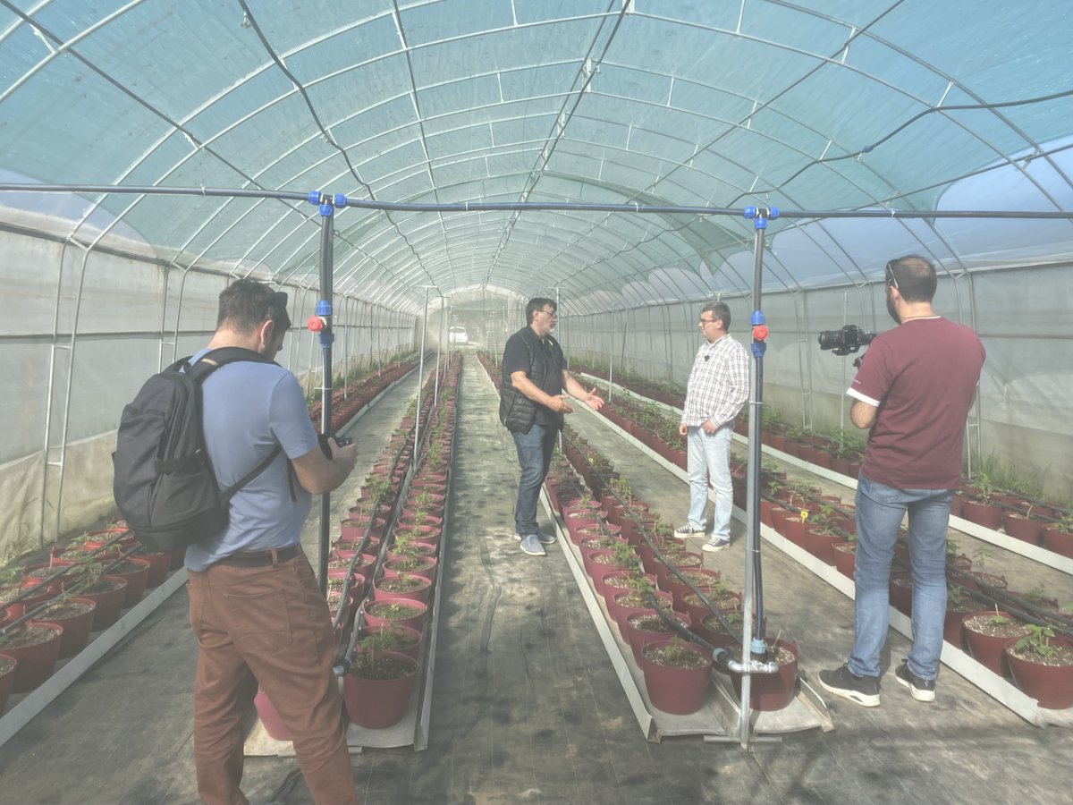 Posetili smo Centar za krompir u Guči, našeg partnera #RZPlant i profesora Broćića koji se bave proizvodnjom prvoklasnog i sertifikovanog semena krompira, a rade i na obnavljanju proizvodnje autohtone srpske sorte, Dragačevskog mesečara. Hvala našim partnerima na gostoprimstvu.