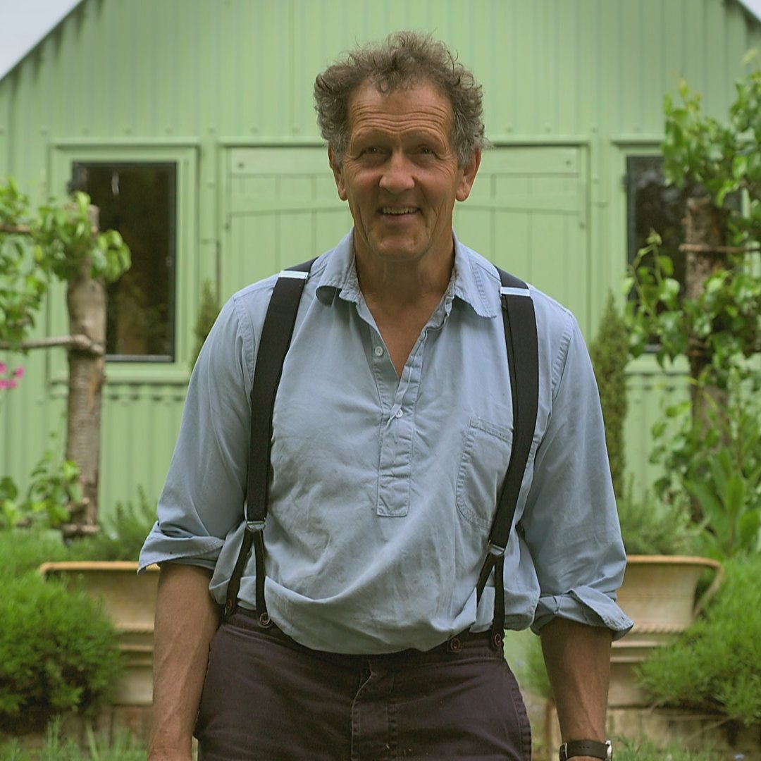 As we step into summer, there's plenty to be getting on with in the garden. Join Monty and the rest of the team TONIGHT at 8 o'clock on <a href="/BBCTwo/">BBC Two</a> for your weekly dose of inspiration 📺🌹🌽 #GardenersWorld #GYO #FlowersOnFriday #GardeningTwitter