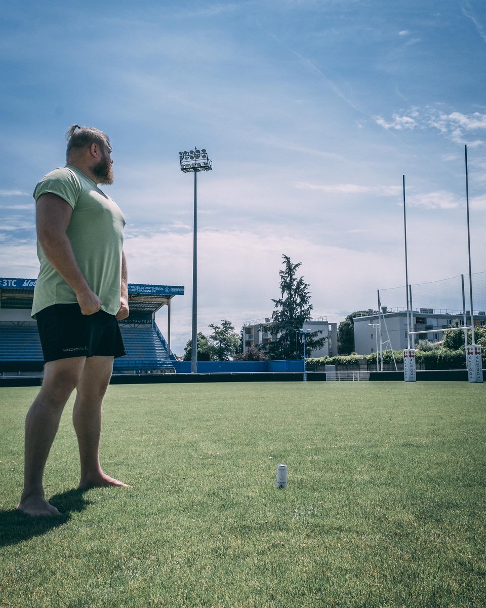 GalanGillian's tweet photo. J'ai rechaussé les crampons sur la pelouse de @ColomiersRugby pour le lancement de ma nouvelle boisson @nooto_drinks 😆🏉 https://t.co/KYXEGf1CXG
