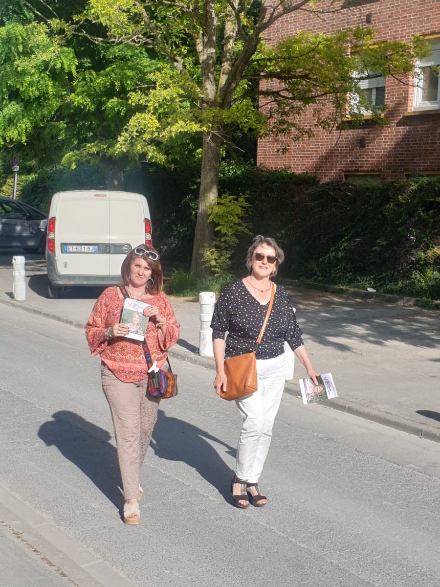 EvelynBourgoin's tweet photo. Hier avec @LilaLilalile23 et d’autres nous étions quartier Orgeval @VilledeReims à la rencontre de ses habitants afin d’échanger avec eux. Ensemble pour faire gagner la #Nupes #legislatives2022 #circo5101 https://t.co/uwLd8bBOKw