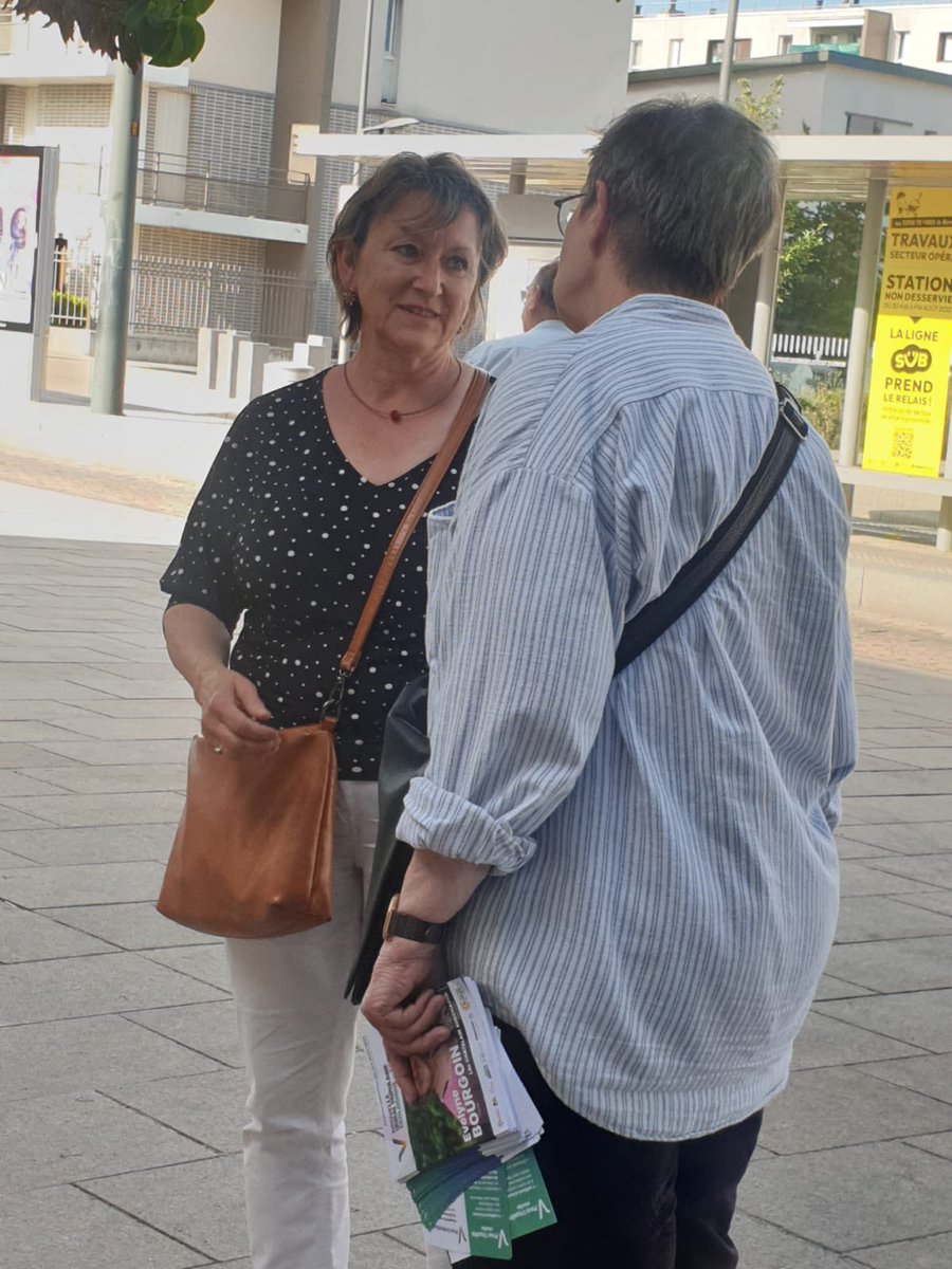 EvelynBourgoin's tweet photo. Hier avec @LilaLilalile23 et d’autres nous étions quartier Orgeval @VilledeReims à la rencontre de ses habitants afin d’échanger avec eux. Ensemble pour faire gagner la #Nupes #legislatives2022 #circo5101 https://t.co/uwLd8bBOKw