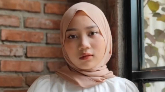Hapus Instagram Setelah Kepergian Sang Kakak Ini Profil Zara Adik Eril dlvr.it/SRY3Y2