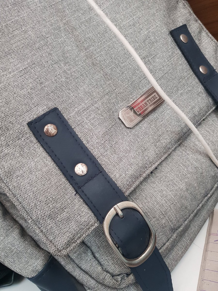 Be_H1MAN's tweet photo. 2800₹ के बैग की 28₹ की चिट की 28% शुद्धता...🤣🤣
#UrbanTribe
#ReconBag 
@UrbanTribetweet https://t.co/3Dy1RMFcVK
