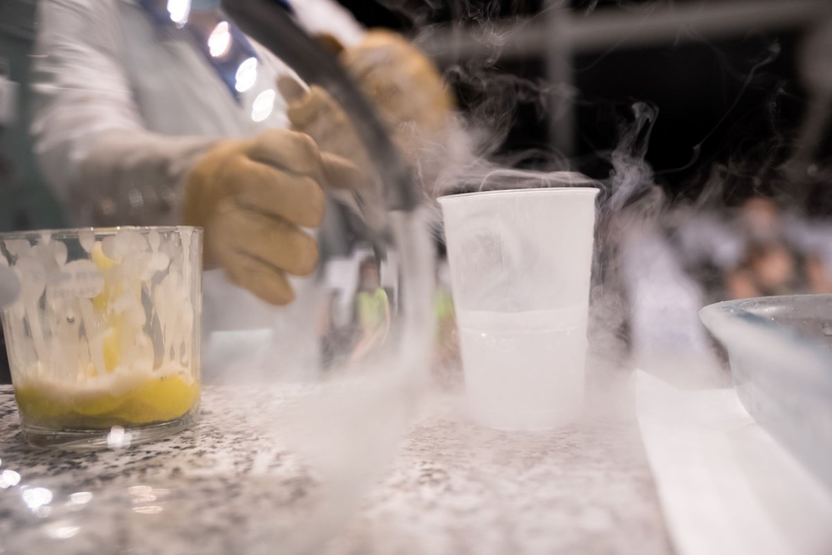 CACiencies's tweet photo. #QuímicaenAcción #LaCienciaInvisible #SOSPlanetaCAC #Científicoporundía

Si es fin de semana tocan los talleres de @CienciaaEscena

Experiencias llenas de sorpresas y mucha ciencia 

👉https://t.co/7ItMdpkoKm https://t.co/ZPkKY1s4HA