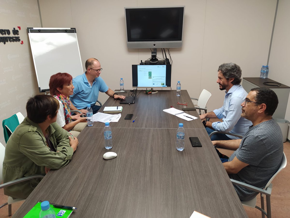 ITACYL's tweet photo. Reunión de seguimiento del Proyecto #FEADER “Incremento del valor añadido de la cadena de valor trigo-harina-pan en cultivo ecológico”, @ECOTRIGO  en la sede de #ARAE (Zamora).
#ITACyL #ARAE, @MolinosdelDuero #AyuntamientoRiofriodeAliste, #HornodeTrini #CALPERCB https://t.co/s4LgXefju8
