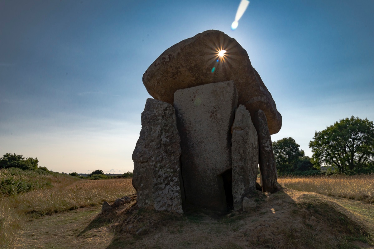 Heritage_Trust's tweet photo. Have you visited Trethevy Quoit, one of the most impressive late Neolithic “portal dolmen” burial chambers in Britain? Located on the edge of Bodmin Moor, it's well worth a visit!
Find out more here https://t.co/zMtCp7ShrY
#cornishheritage #bodminmoor #ancientcornwall https://t.co/3ukz38FBvr
