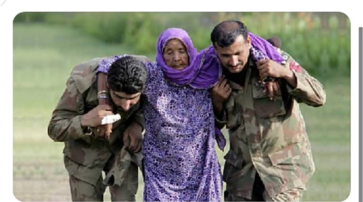 JK_Hashmi's tweet photo. Our Armed Forces have a splendid role in helping the natives of Pakistan.

#LongLivePakistan https://t.co/2AHv5tYTDY