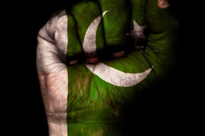 umm_13's tweet photo. کتنی نسلوں کی قربانیوں سے ملا۔۔۔۔۔
اے وطن تو ہماری وفا کا صلہ۔۔۔۔
#LongLivePakistan https://t.co/N2WERfzHhp