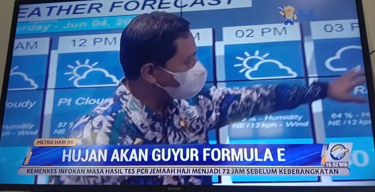 JarnasABW's tweet photo. BKMG prediksi besok hujan akan guyur formula E. 
Namun demikian panitia tdk perlu lah menggunakan pawang hujan. Sepakat gak? Yg setuju RT dan L ya.. https://t.co/mUb6ngv3pS