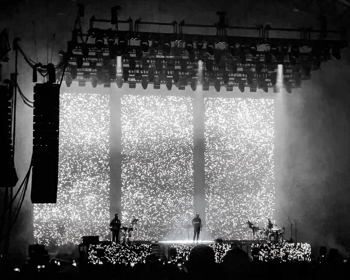 NancyDHuynh's tweet photo. Rüfüs Du Sol x Chicago
@RufusDuSol #SurrenderTour
Phone shots and edits for fun :) https://t.co/A5LBmVC8t5