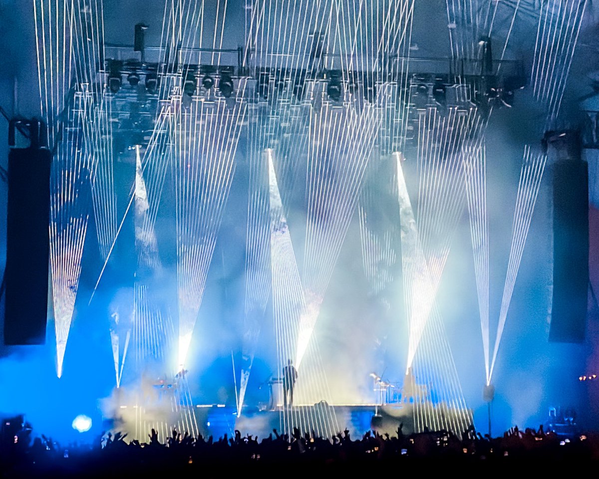 NancyDHuynh's tweet photo. Rüfüs Du Sol x Chicago
@RufusDuSol #SurrenderTour
Phone shots and edits for fun :) https://t.co/A5LBmVC8t5