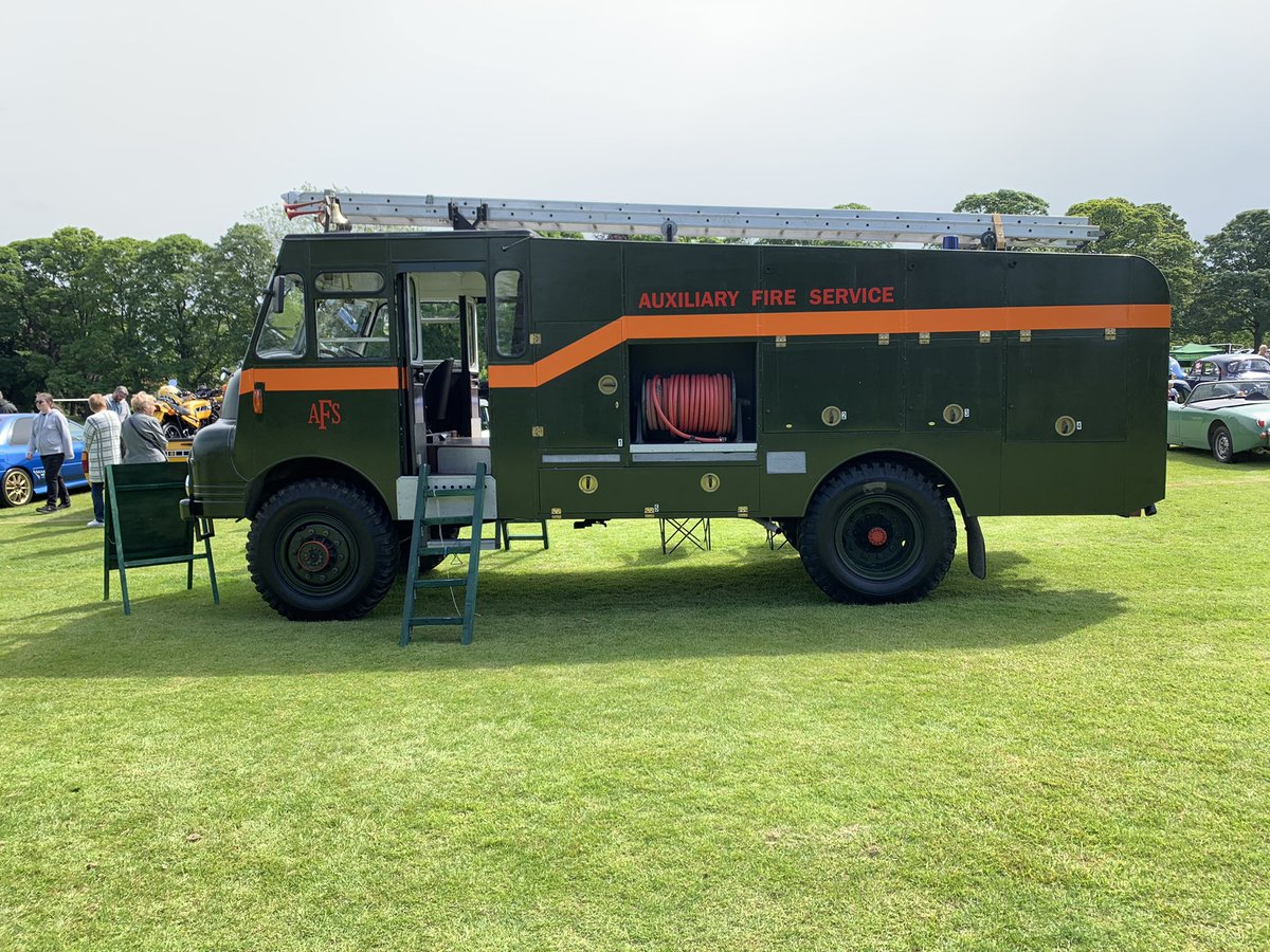 howdenashes's tweet photo. ☀️It is a glorious day classic vehicle rally on #HowdenAshes - why not come down to check out the vintage cars, tractors and even an iconic Green Goddess fire engine! 🚘🏍 https://t.co/jHYauWG7K5
