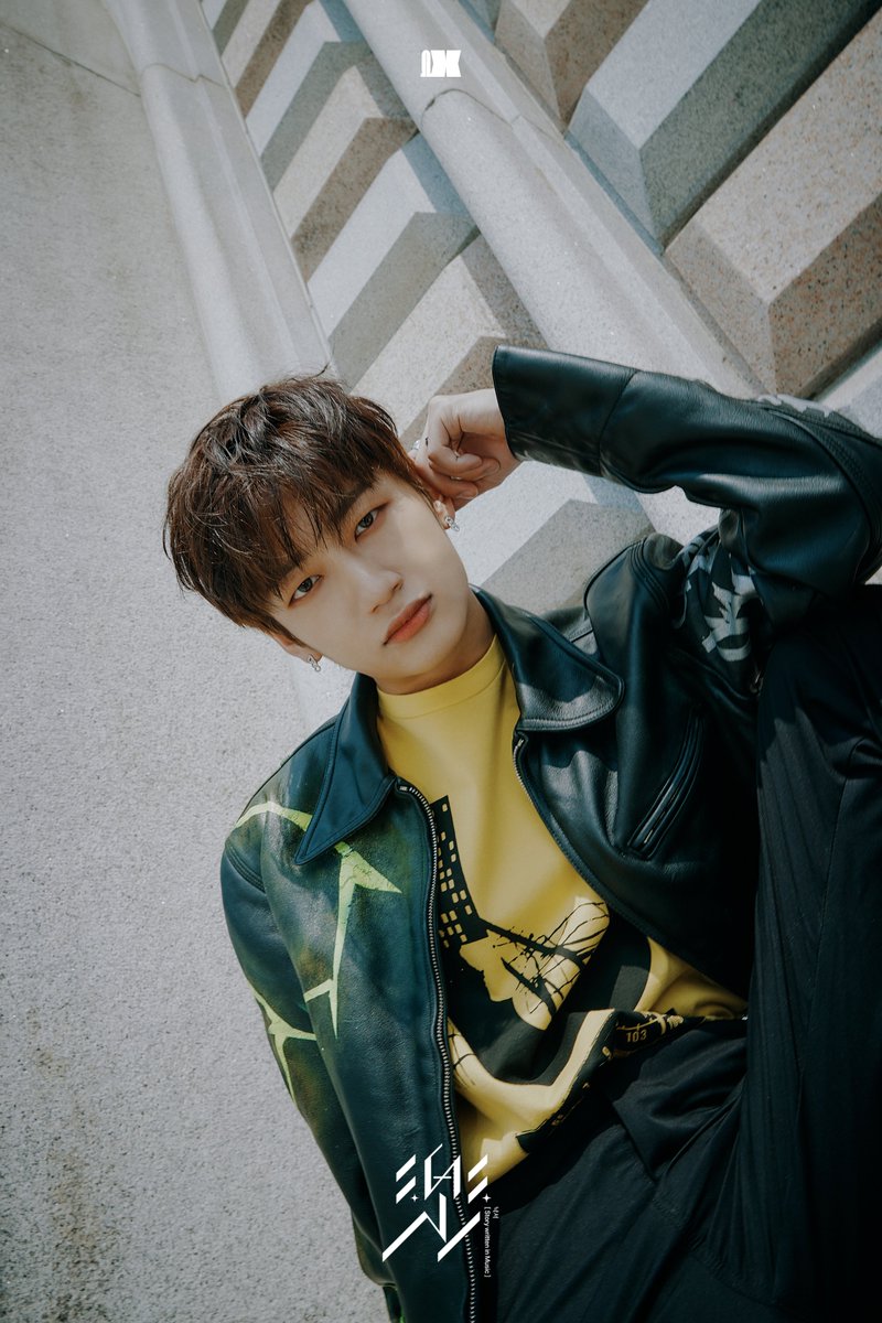 OmegaX_official's tweet photo. OMEGA X 
1st Full Album

낙서(樂서)
:Story Written in Music

TEASER IMAGE MUSIC ver.
#HWICHAN #TAEDONG 
#XEN #YECHAN

2022. 06. 15 6PM (KST)

#OMEGA_X #오메가엑스
#휘찬 #태동 #젠 #예찬
#낙서 #Story_Written_in_Music https://t.co/YjZVzzAr9q