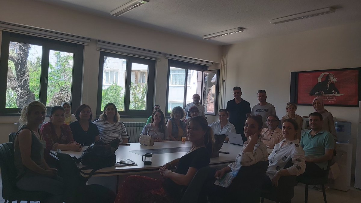 FatihmemIsg's tweet photo. Çevre Dostu 1000 Okul Projesi kapsamında Topkapılı Mehmet Bey İlkokulu Yönetici ve Öğtetmenlerine Sıfır Atık Eğitimi gerçekleştirildi. @OzilLevent @memleventyazici @mucipkina @HTugsavul @isgkimdergmail1 @isgobder @Asbest54264985 @Cihangi52062034 https://t.co/ZcxKbS3sYn