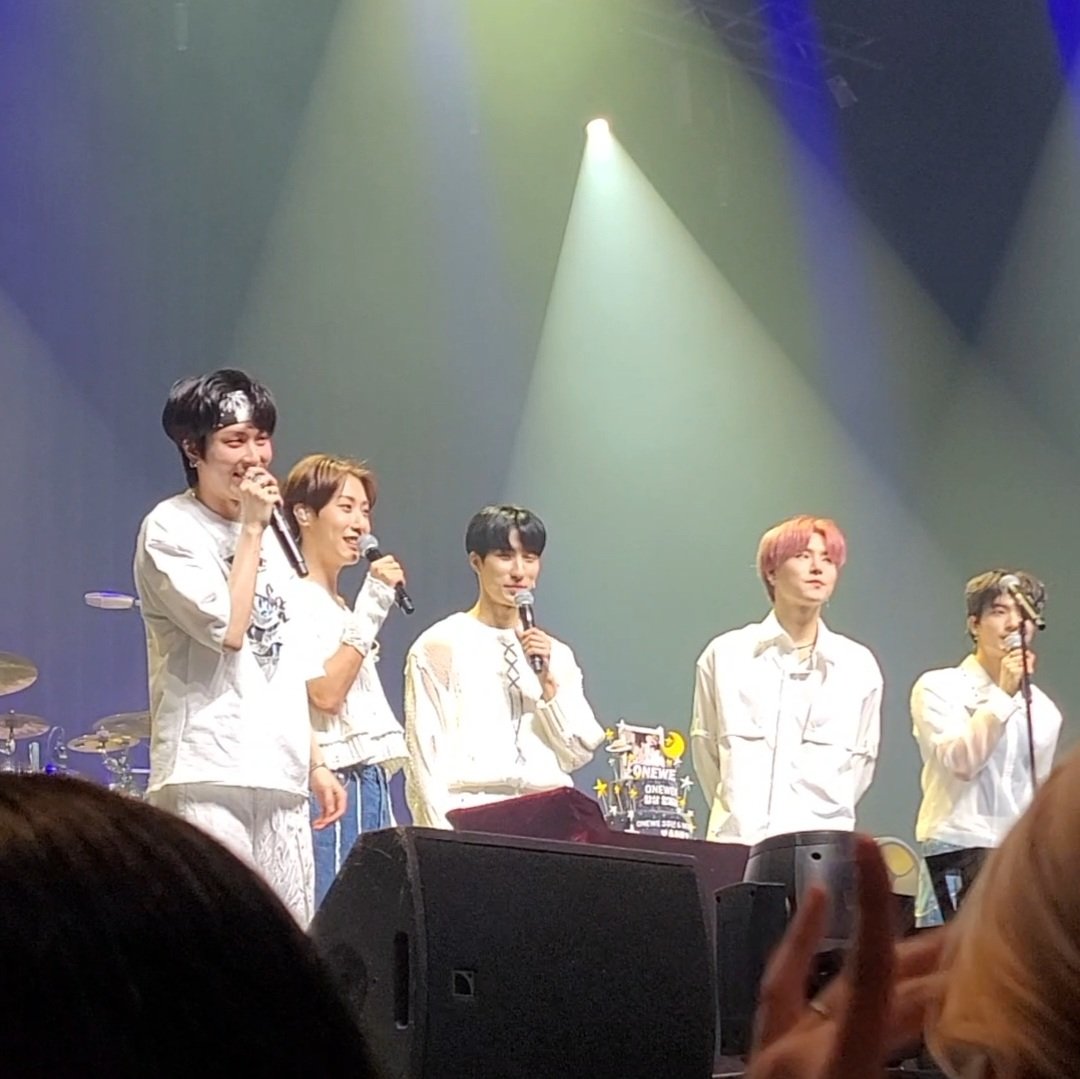 원위가 별보다 빛나는 순간은 5명이 함께 있는 모습이라고 생각해요 오랫동안 함께한 멤버들이 다 같이 행복하게 있는 모습이 무엇과 비교해도 가장 빛나는 순간 ❤💜💚💛💙
<a href="/official_ONEWE/">원위 (ONEWE)</a> 
#원위 #위브 #별보다_빛나는_원위