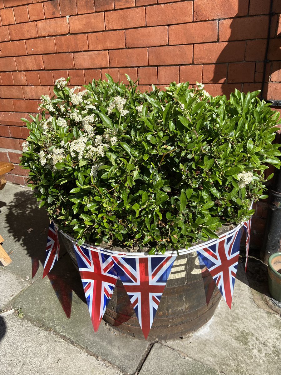 joulescrosskeys's tweet photo. Open today from 1pm
Sausage rolls and a right Royal selection of snacks on the bar at 5ish 🇬🇧🍺🇬🇧🥂🇬🇧🍺🇬🇧🥂🇬🇧
#chestertweets @BeersInChester @where_dogs @chesterdotcom @welcome_dogs @wearechester @CAMRACaSC @the_joe_smoe @SkintChester https://t.co/6vLd6A38hL