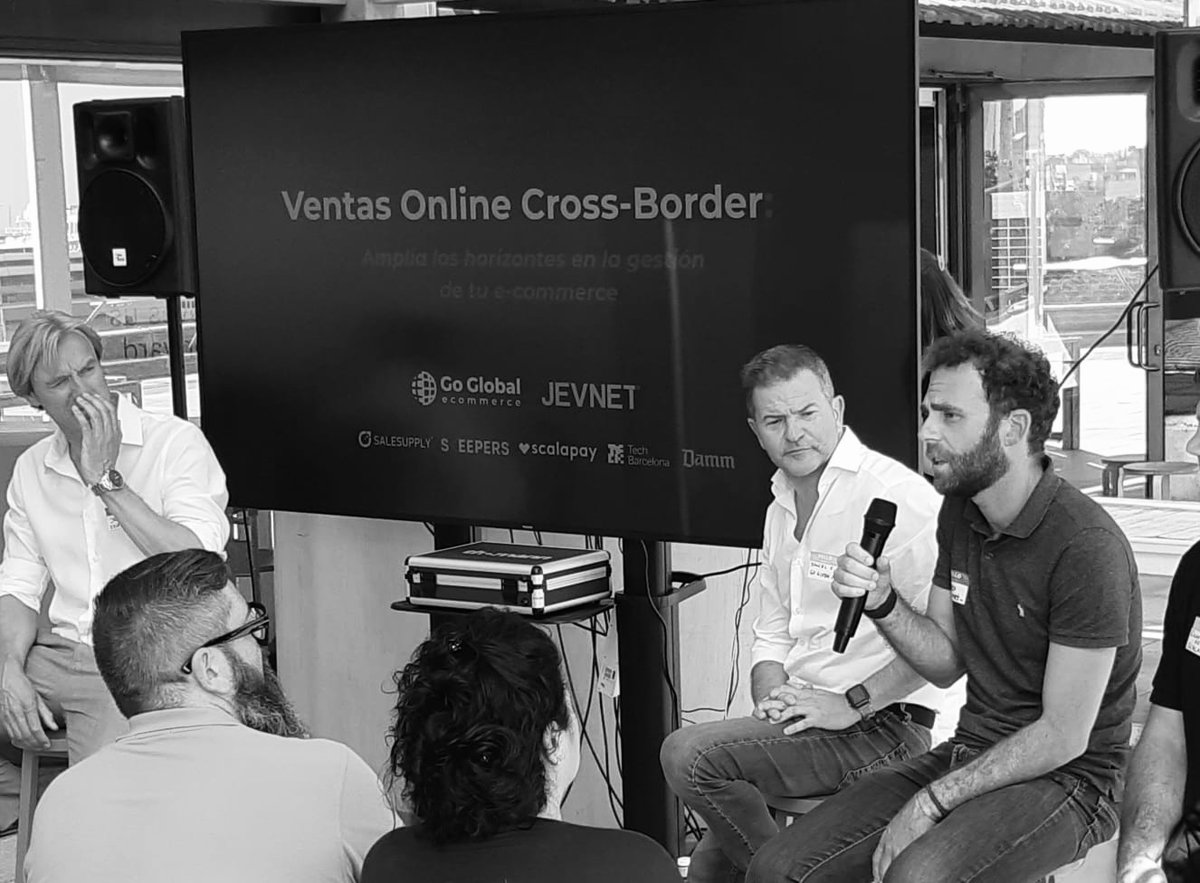 Hablar de Cross Border en una ecommerce es hablar de logística, de métodos de pago, de legalidad, de experiencia de un usuario localizado, es hablar de Marketing Digital...

Ayer tuve la oportunidad de compartir experiencias y conocimientos junto a grandes expertos en la materia!