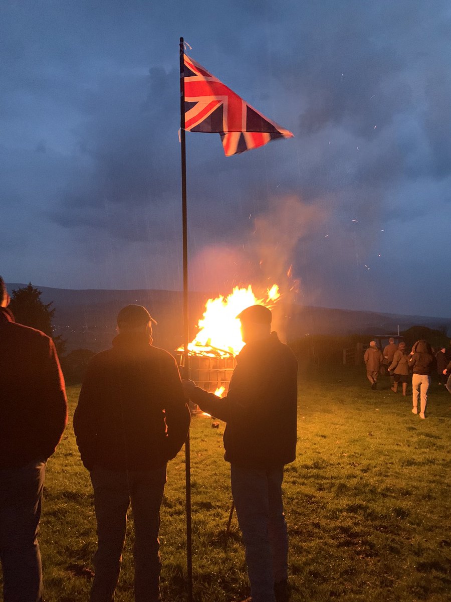 _maincourse's tweet image. Last nights beacon at Halton Park, Lancashire. #BeaconLighting #Jubilee #PlatinumJubilee #JubileeWeekend