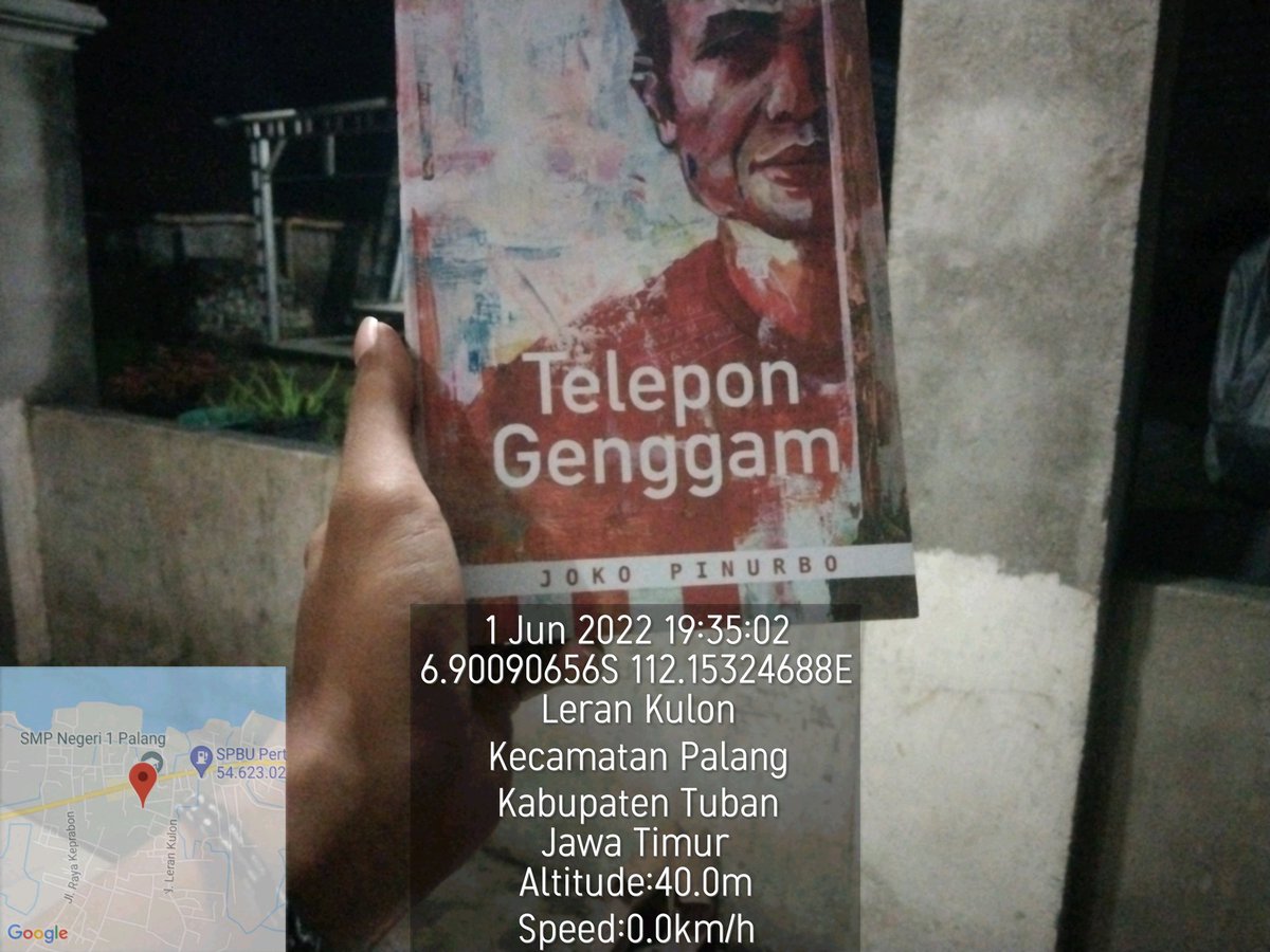 zogy_rz's tweet photo. Menggenggam telepon genggamku
sebelum menggenggam tanganmu
Bercengkrama senyummu di laman maya
— Terlalu fana, sebelum nyata :
mengharap tiba sesuai semestinya.

~yrs https://t.co/4REeetbB8p