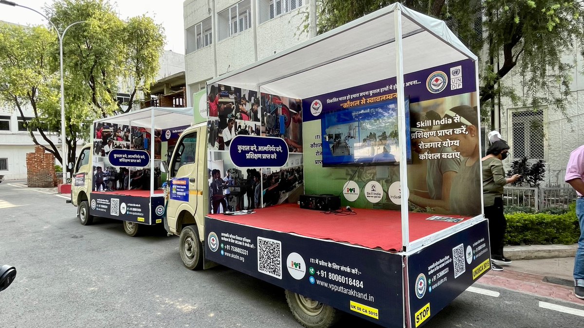 UNDP_India's tweet photo. Empowering youth 👩🏾‍💻🧑🏾‍💻 to #BuildForwardBetter.
 
Skills Caravan🚚, under #SANKALP initiative by @UNDP_India and @SkillUttrakhand, was flagged off by @Saurabh1378, Min for Skills &amp; Employment.
 
The van, will cover 280+ villages across #Uttarakhand to spread awareness on #skilling. https://t.co/drDCqX3D2P