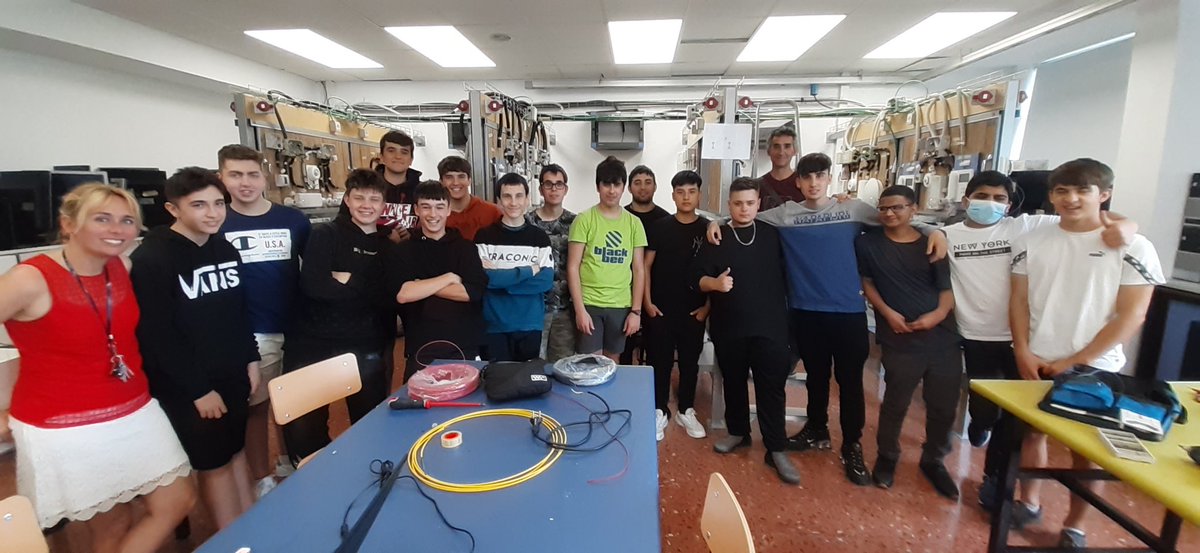 Ederra izan da ikasturtea! #Ethazi ereduan sakondu, #Eraldaketa digitalerako eredua prozesua aberasteko baliatu eta ikasleen gaitasunak azaleratzen lagundu. Ez al da bistakoa? <a href="/fpbidasoa/">CIFP BIDASOA LHII</a>