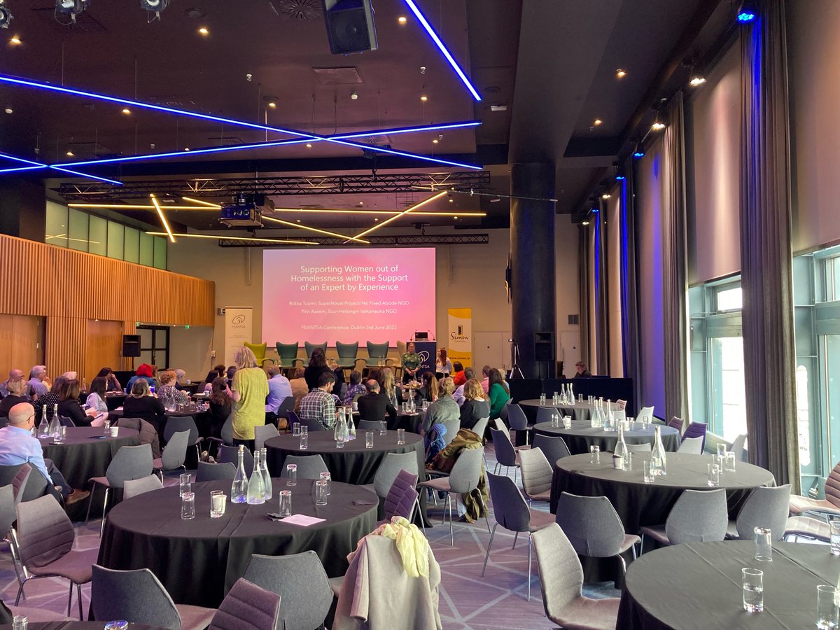 🗨️ Very personal and impactful session on young women experiencing #homelessness by Riikka Tuomi and Pilvi Azeem. #FEANTSA2022