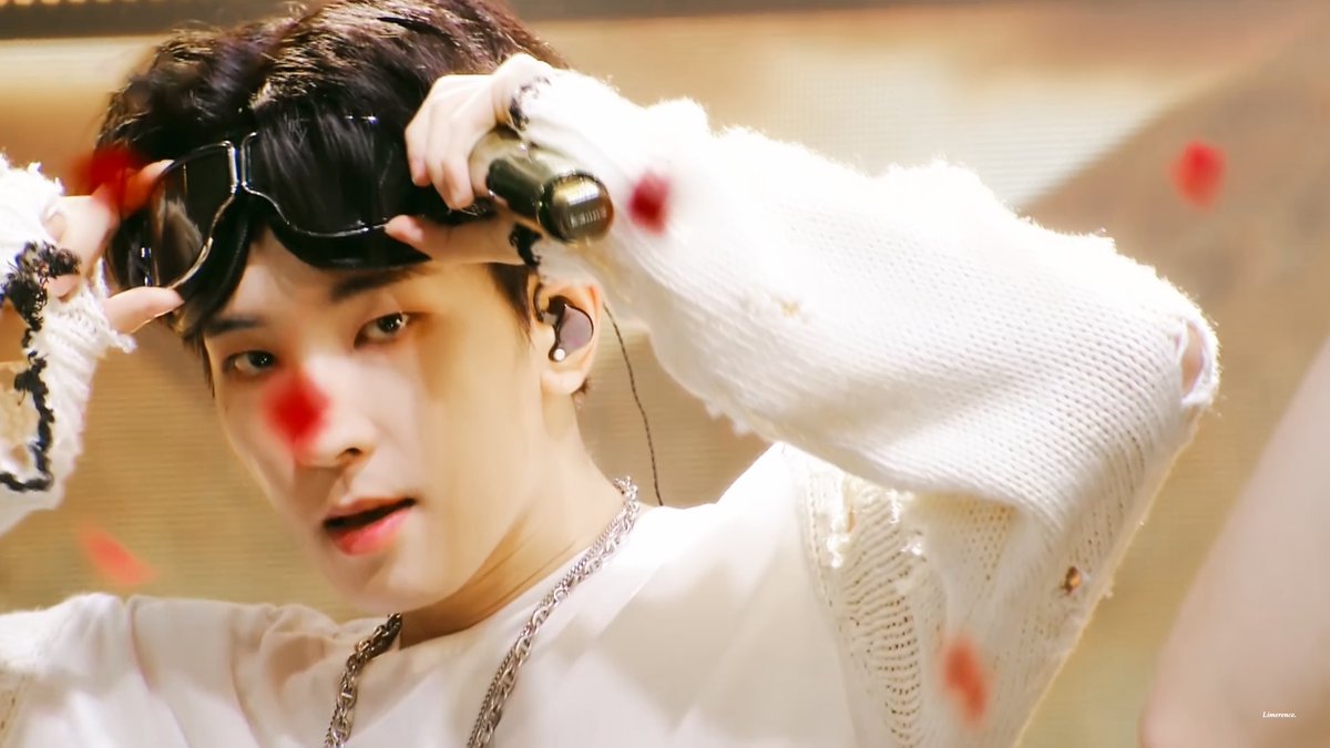 LIMERENCE717's tweet photo. 220603 뮤직뱅크 #HOT
#세븐틴 #원우 #WONWOO https://t.co/ppJXG0kAsY