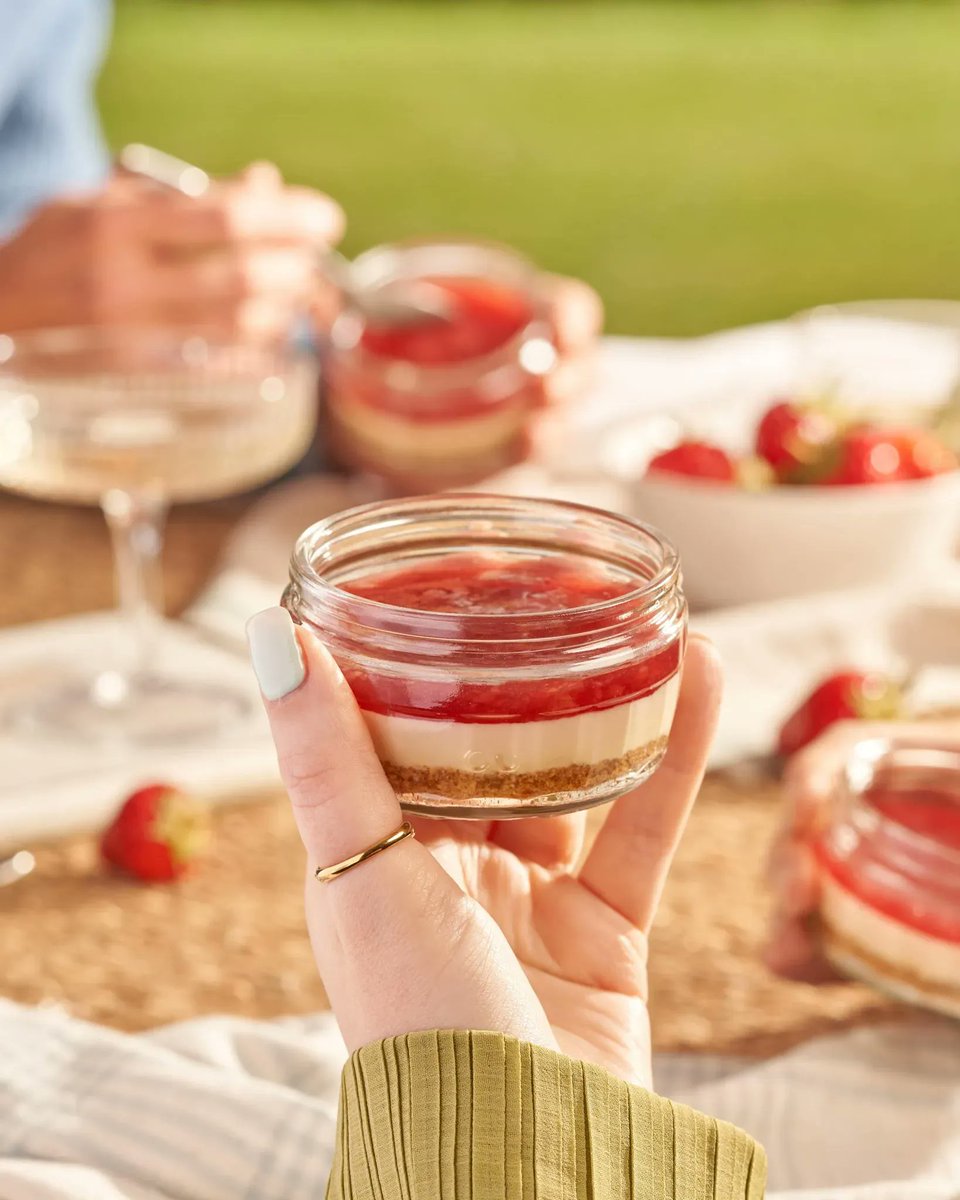 Strawberry & Clotted Cream Cheesecake...Quintessentially British🇬🇧 How are you celebrating this weekend?