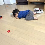 1歳の子供とかくれんぼ。隠れているつもりなのが可愛い!