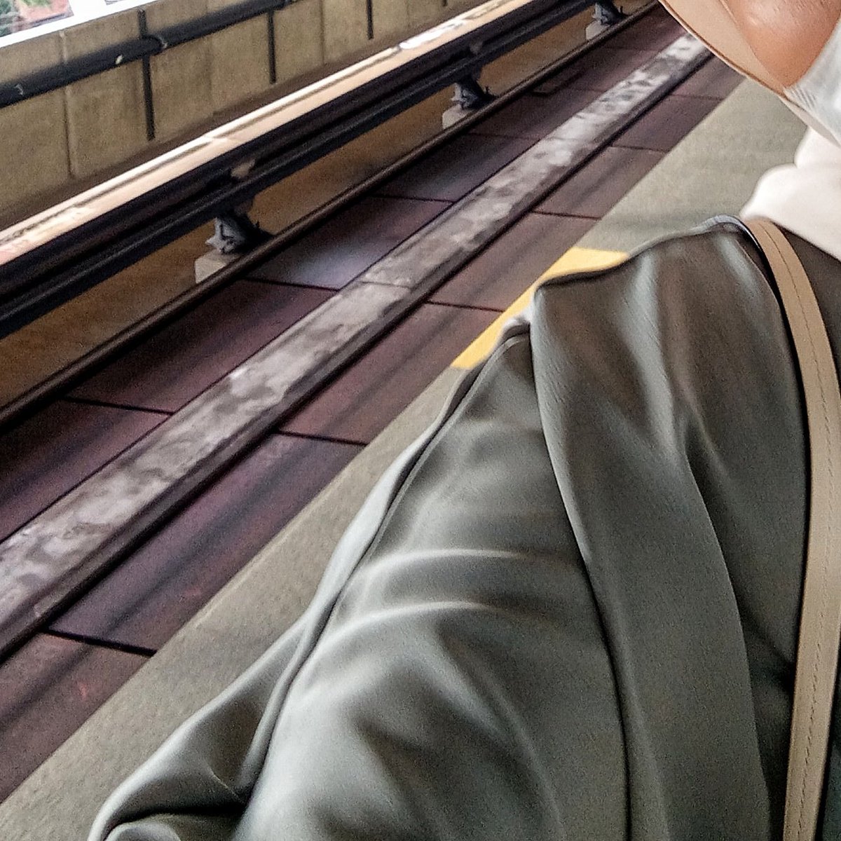 Baru baru ni i pergi open house kawan i dekat shah alam. Imagine from wangsa maju to shah alam?? Naik lrt pula tu! Girl, gigih gila 🤯🥵

This is my make up before sampai tau. Dah cantik cantik dah tapi bila sampai....Allahuakbar...