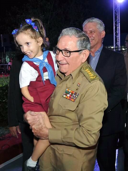 Felicidades a nuestro querido General de Ejército, líder histórico de nuestra Revolución y el mejor discípulo de #Fidel, en su 91 cumpleaños. Los educadores cubanos seguimos su ejemplo. #SomosCuba #SomosRevolución #CubaViveYRenace
