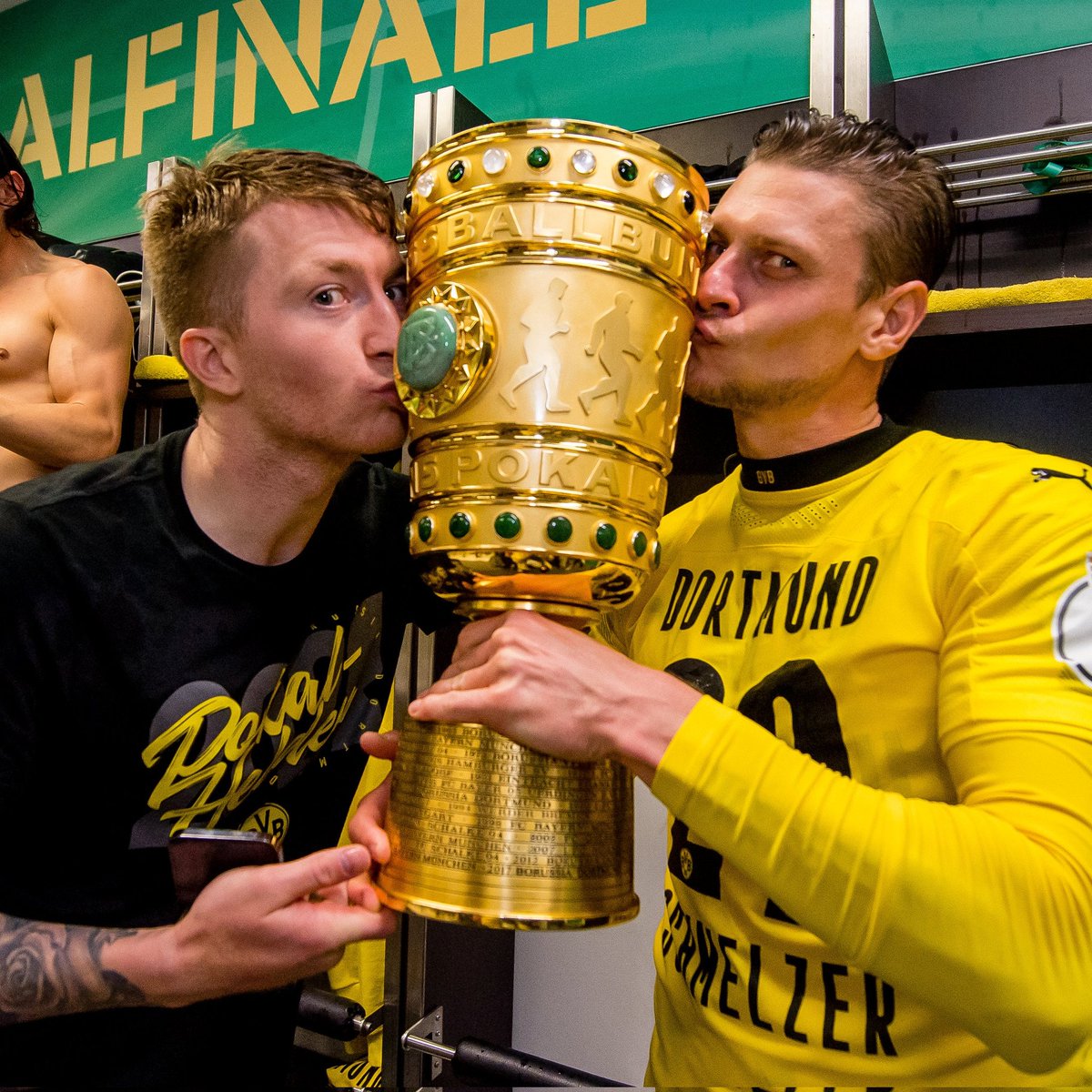 382 games,
19 goals,
64 assists,
2x Bundesliga winner,
3x DFB Pokal winner,
3x German Super Cup winner,

Happy birthday to the Greatest right back in Dortmund history, Lukasz Piszczek.