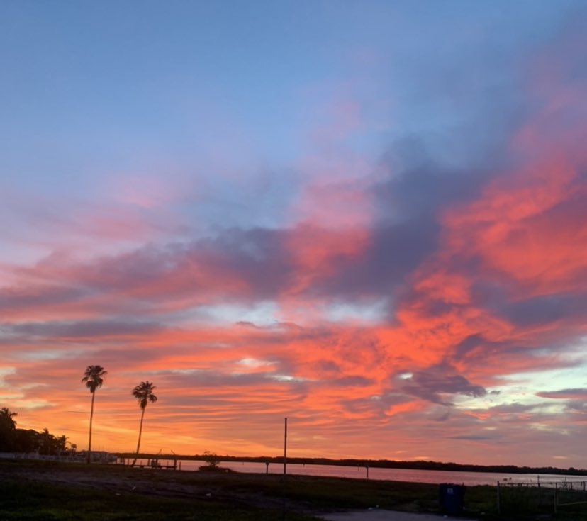 susanskate's tweet photo. Stunning prestorm sunrise https://t.co/QGQD9Vmyv2