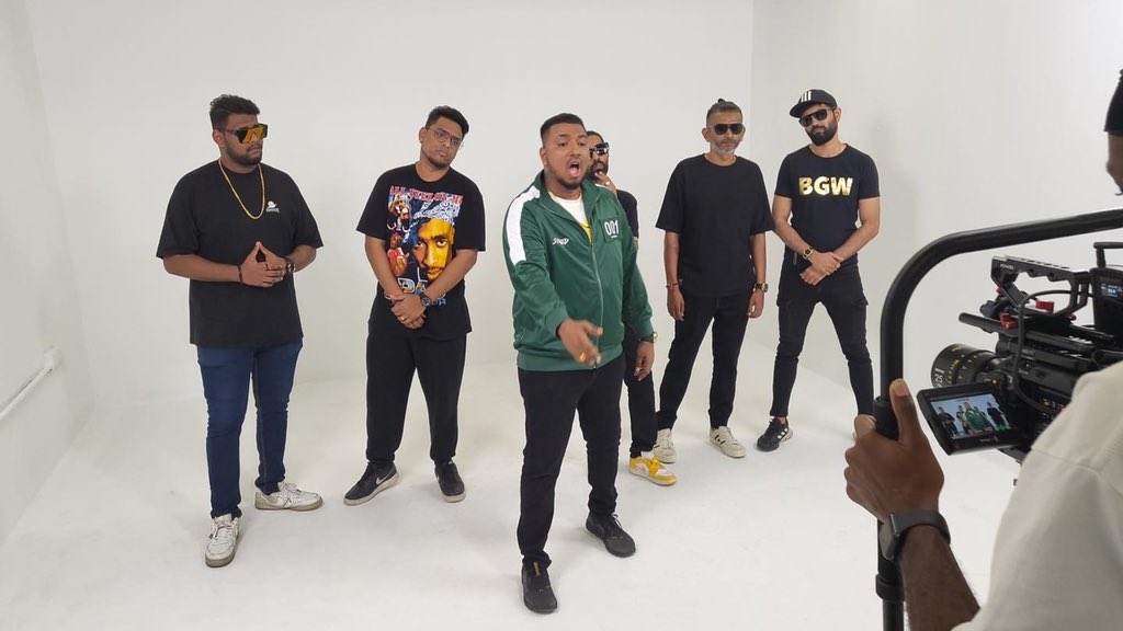 _themovingimage's tweet photo. We shot @mckilladi_worldwide music video few weeks ago in our studio and IT'S INTERESTING!! Can't wait for the full music video to be released! 🤘🤘

#musicvideo #mv #video #videography #film #filmmaking #filmmaker #director #directing #videoproduction #productionlife #studio https://t.co/UUzMpSzluj