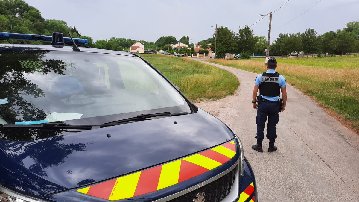ici_auxerre's tweet photo. 🔴 Yonne : un homme retranché à Saint-Valérien après un possible homicide 

https://t.co/atgIC5BsbB https://t.co/AnNodXzrPP