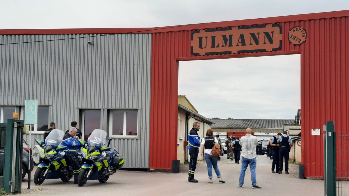 ici_auxerre's tweet photo. 🔴 Yonne : un homme retranché à Saint-Valérien après un possible homicide 

https://t.co/atgIC5BsbB https://t.co/AnNodXzrPP