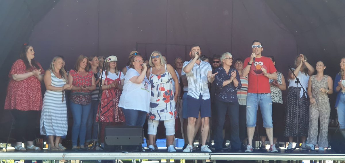 ChoirVerwood's tweet photo. We had a great time performing yesterday at Verwood Village Fete - the sun was shining and everyone was having a great time ☀️ 🍺 🎶 💕 @VerwoodCouncil #QueensJubilee #JubileeWeekend #PlatinumJubilee https://t.co/815uQLlxOS