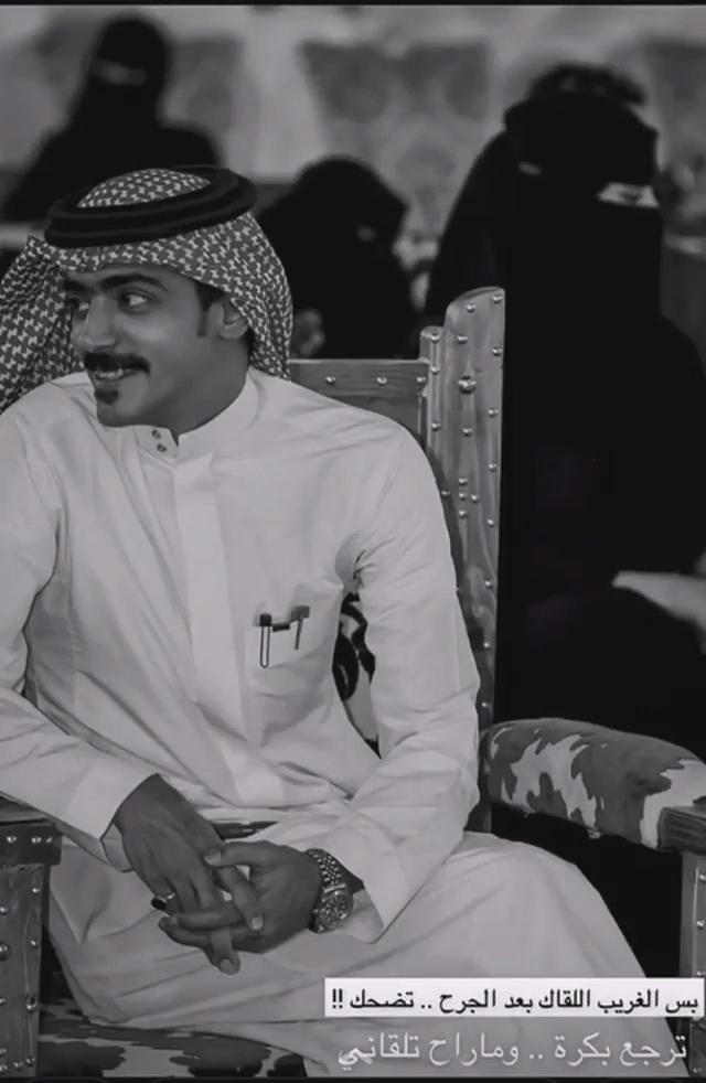 عطني جروحك كلها وارقد الليل 
واترك عيوني للسهر ترقب الضيّ 

كل ما تضايق خاطرك -ضمني حيل  
لا تشتكي للناس همّك وانا حيّ