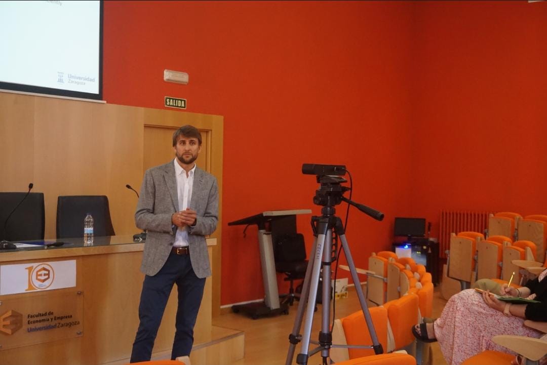 BagBusiness's tweet photo. 👏Great Closing Session of the #IVBBS ! 🔍💼
It's been a big pleasure to have Guillermo Badía with us!
We would like to thank all the attendees for connecting and supporting us during this edition!
🤗See you all in October in the #VBBS!!!🙌 https://t.co/zYYHxQ1qmw