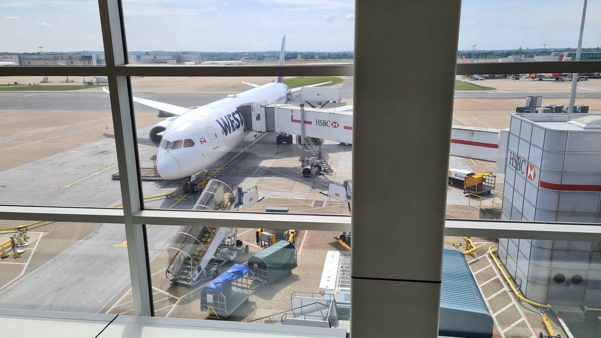 Drachinifel's tweet photo. Almost time to head over the Atlantic again, this time for #NavHistCan22 with good company! https://t.co/9ZV0axp7eZ