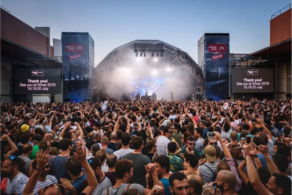 hugo_hyperbole's tweet photo. Este año estaré cubriendo el @SonarFestival para @hyperbolemag. Aquí un pequeña previa sobre el SÓNAR, la música, los festivales y los dos años de espera https://t.co/Cg8VMyamLc https://t.co/UNADstkjpk
